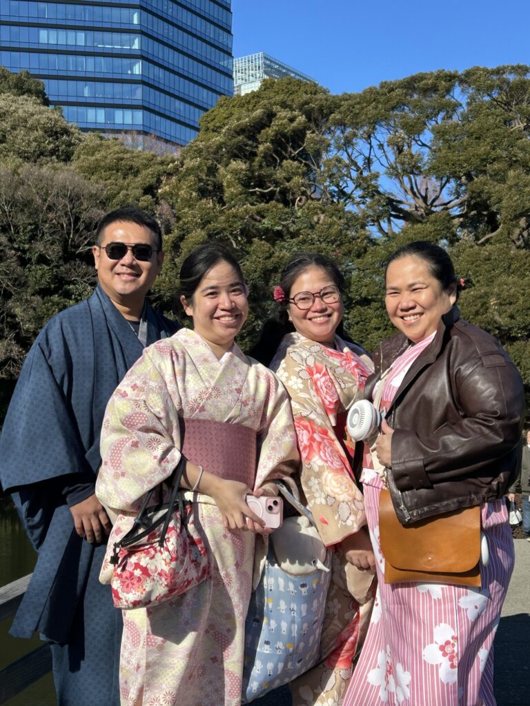 Walking in the Shinjuku Gyoen Park with Kimono!